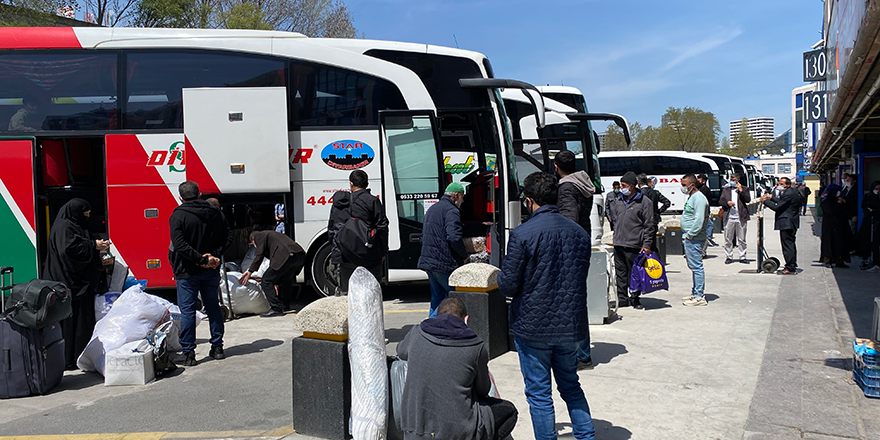 Tam kapanma öncesi otogar yoğunluğu