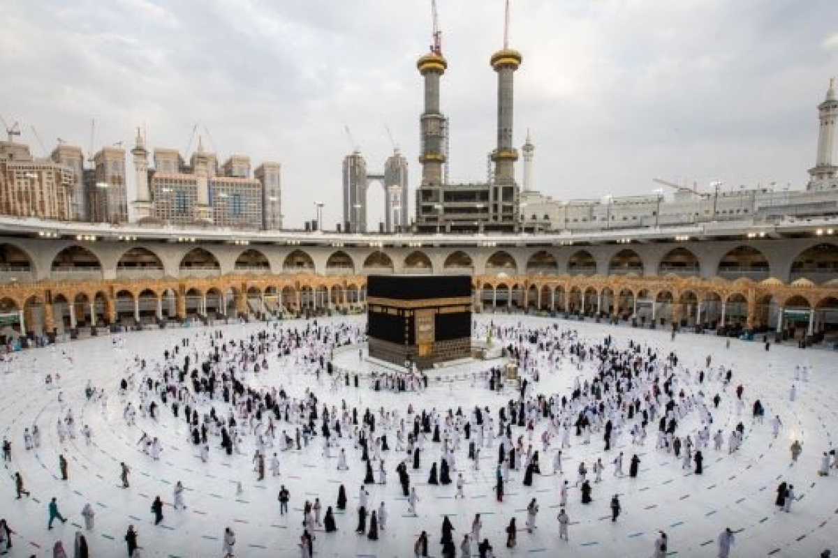 Hacı adayları Kurban Bayramı namazını Kabe'de kıldı