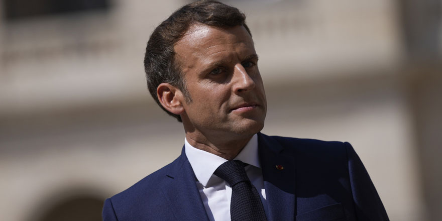 Macron telefonunu ve hattını değiştirdi