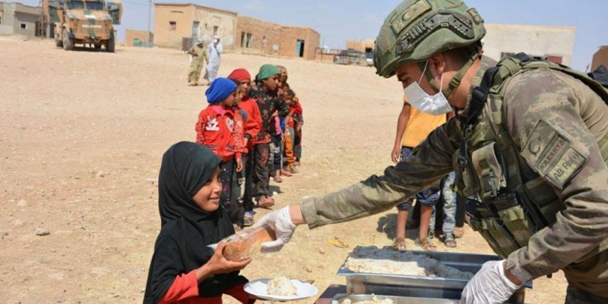 Barış Pınarı Harekat Bölgesine Mehmetçikten yardım eli