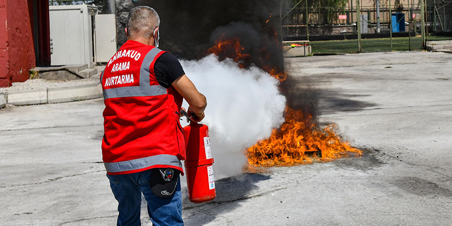 Ankara İtfaiyesi’nden gönüllü motosikletlilere yangın eğitimi