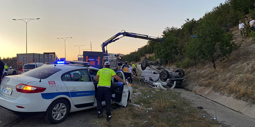 Çarptığı otomobil takla attı, olay yerinden kaçtı: 1 ölü, 8 yaralı