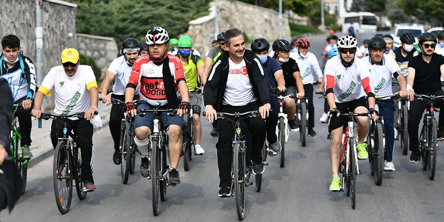 Pedallar dönüyor Mamak hareketleniyor