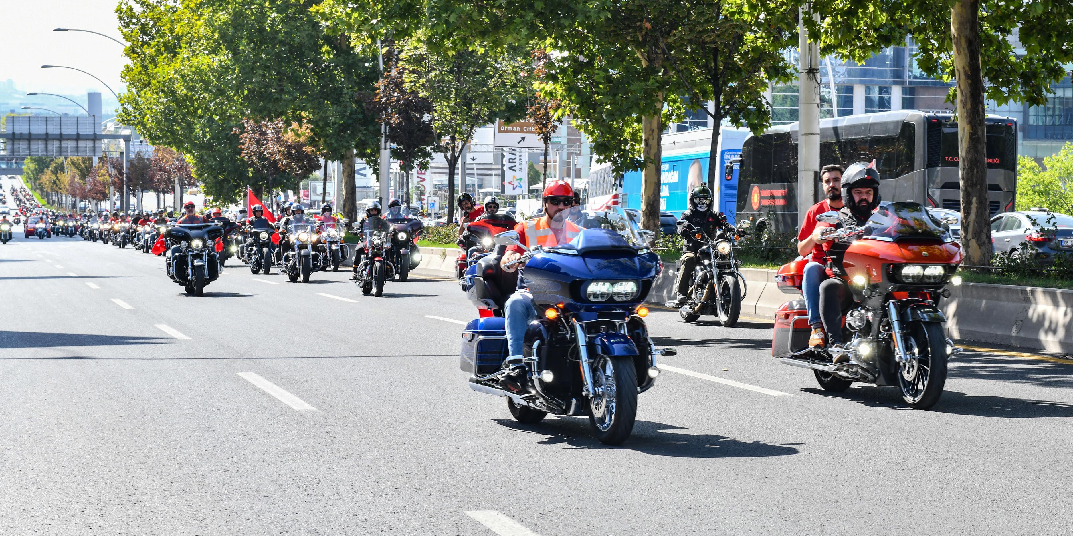 400 motosiklet tutkunu gaziler için turladı