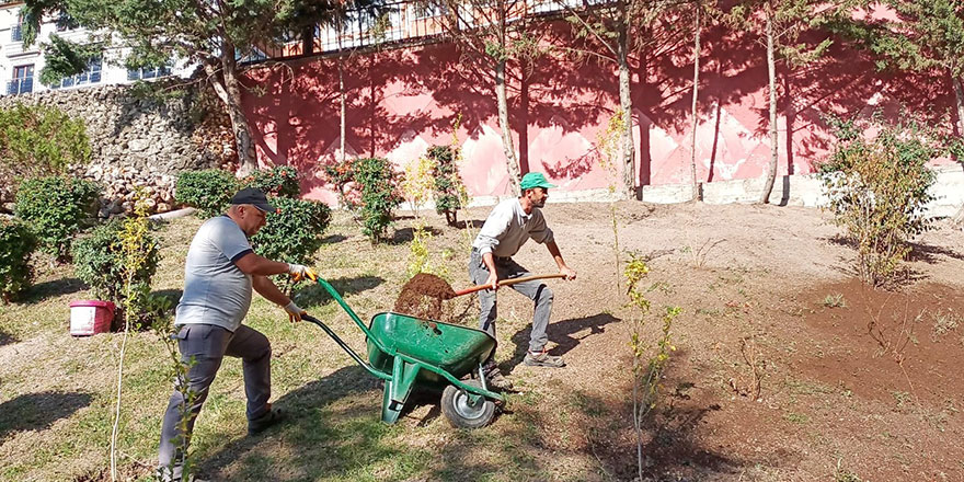 Keçiören’in parkları kışa hazırlanıyor