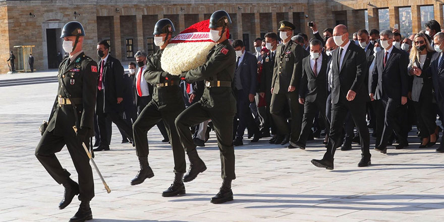 Bakan Soylu 81 ilden gelen muhtarlarla Anıtkabir’i ziyaret etti