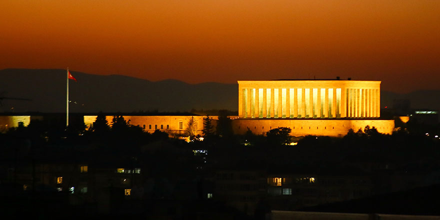 Ankara'da gün batımı ve dolunay manzarası mest etti