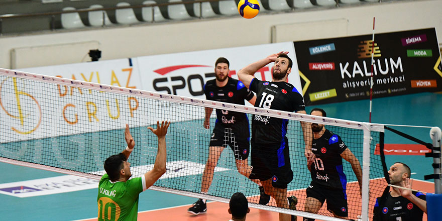 Halkbank 5 sette kazandı