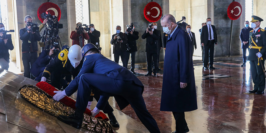 Cumhuriyet Bayramı törenleri Anıtkabir'de başladı