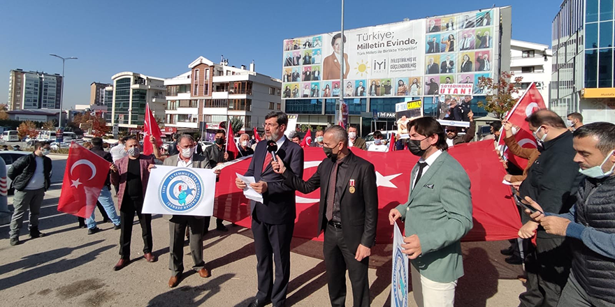 İYİ Parti önünde Türkkan protestosu