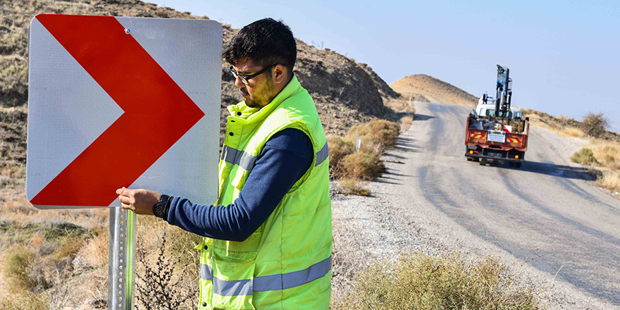 Başkent’te trafik levhasız yol kalmayacak