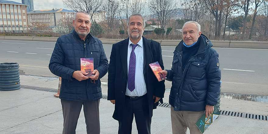 Şair Ahmet Sandal için her yer kitap fuarı