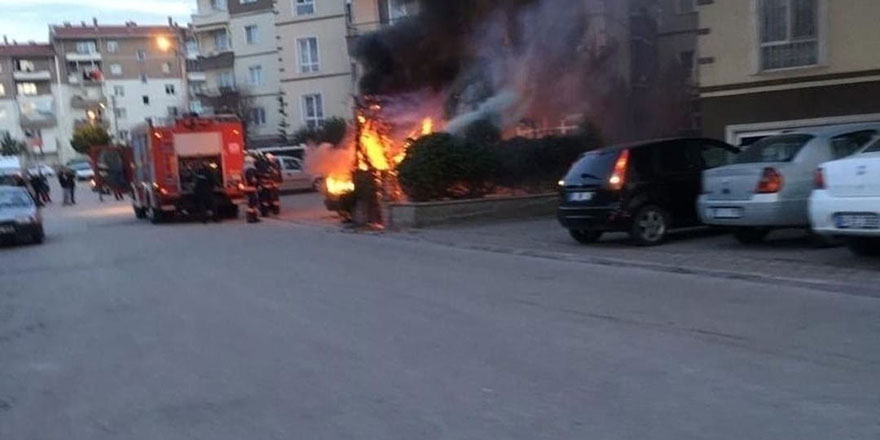 Başkent’te atıl durumdaki otomobil yandı