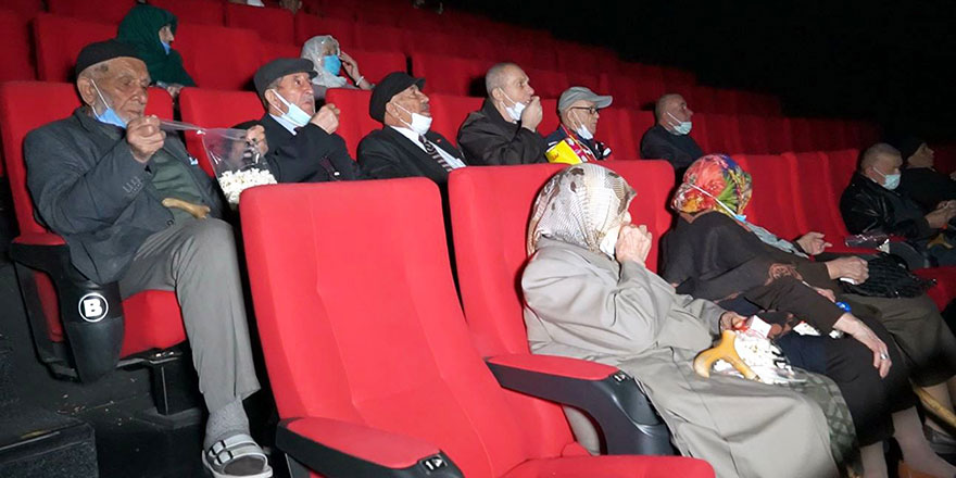 Huzurevi sakinleri sinema ile buluştu