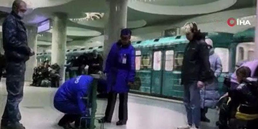 Ukrayna'da halk metro istasyonuna sığındı