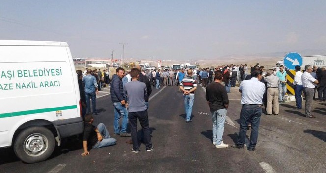 Vatandaşlar, Konya yolunu trafiğe kapattı