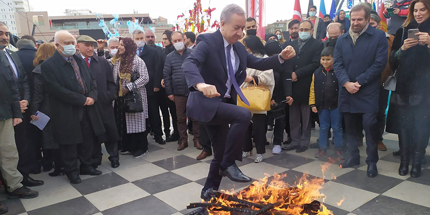 Nevruz ateşi Keçiören’de yandı, büyükelçiler üzerinden atladı