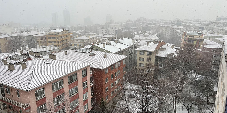 Ankara yeni güne karla uyandı