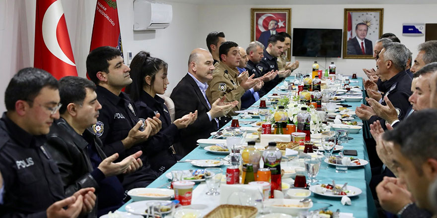 İçişleri Bakanı Soylu, Ankara’da emniyet mensuplarıyla ilk sahurunu yaptı