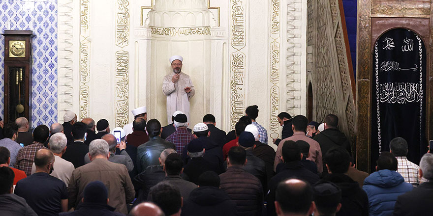 Erbaş, Hacı Bayram-ı Veli Camii’nde teravih namazı kıldırdı