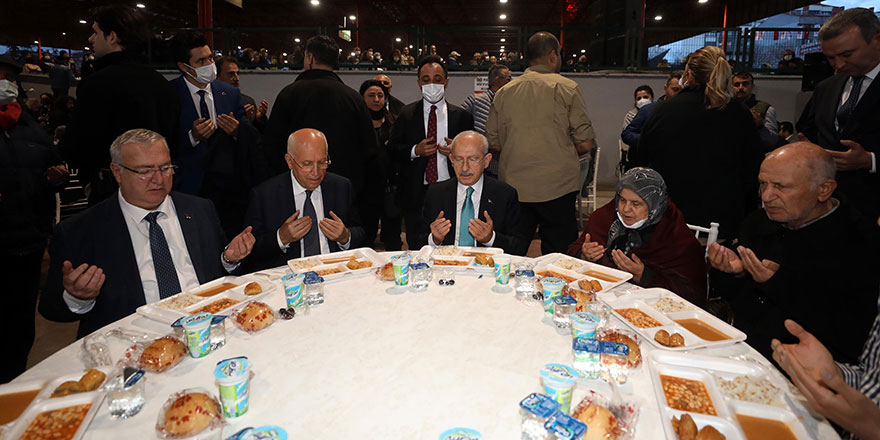 Kılıçdaroğlu, Yenimahallelilerle iftar yaptı