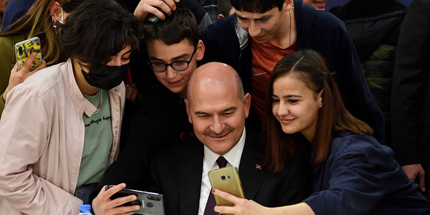 Bakan Soylu, Sincan’da gençlerle iftarda buluştu