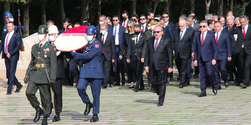 Devletin zirvesi Anıtkabir'de