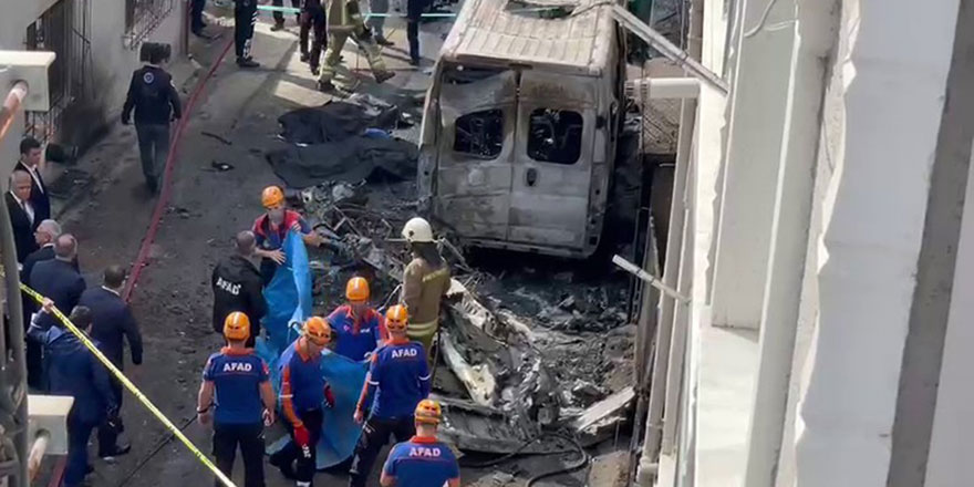 Bursa'da uçak evlerin arasına düştü: 2 kişi hayatını kaybetti