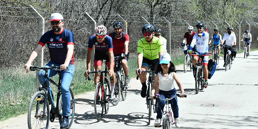 Adımlar otizm için atıldı pedallar farkındalık için çevrildi