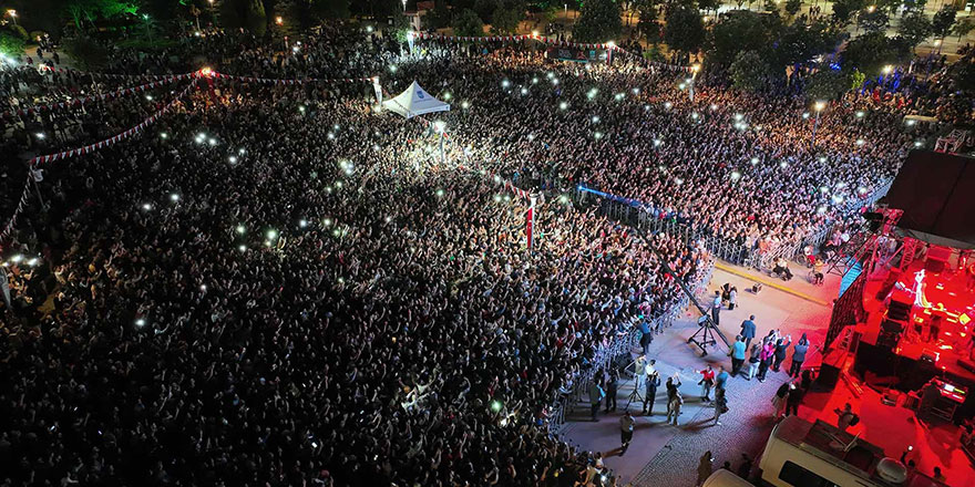 Başkent’te Pilli Bebek ve Melek Mosso rüzgarı esti