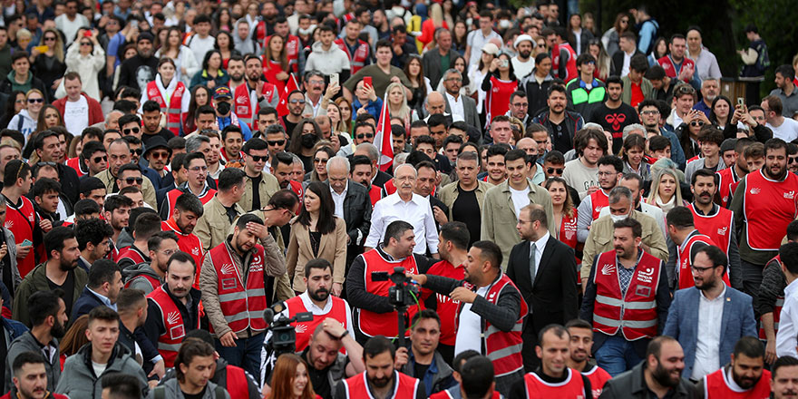 Kılıçdaroğlu gençlerle Anıtkabir’e yürüdü