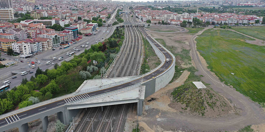 İstasyon Caddesi'ndeki 25 yıllık trafik çilesi sona erdi