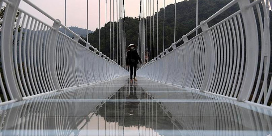 Dünyanın en uzun cam köprüsü Vietnam'da açıldı