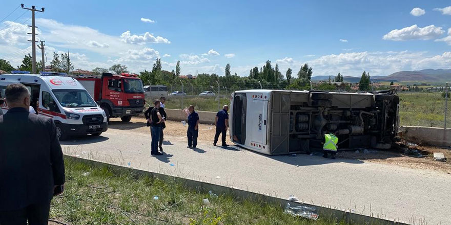 Başkent'te işçi servisi devrildi: 15 yaralı