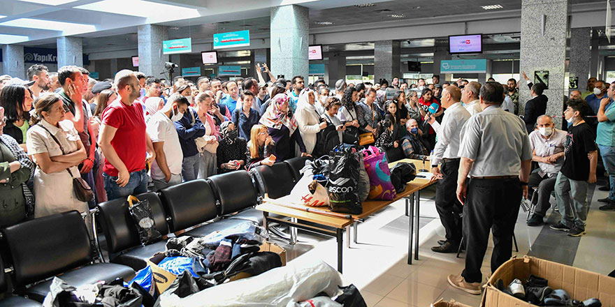 Ankara'da toplu taşıma araçlarında unutulan eşyalar satışa sunuldu