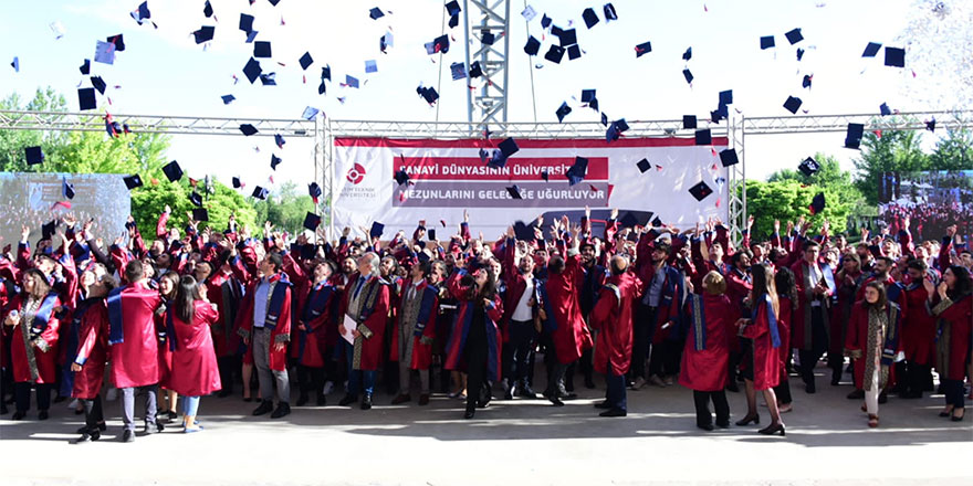 Sanayi dünyasının üniversitesi mezunlarını geleceğe uğurladı