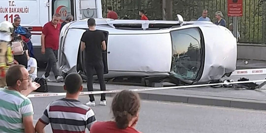 Ankara’da otomobil otobüs durağına daldı: 6 yaralı