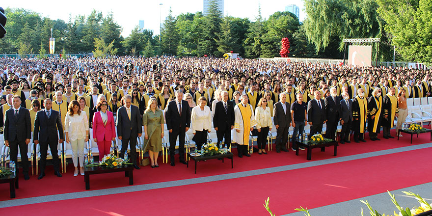 Çankaya Üniversitesi mezunlarını uğurladı