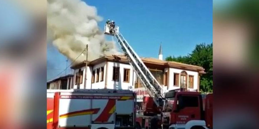 Başkent'in tarihi mahallesindeki yangın korkuttu