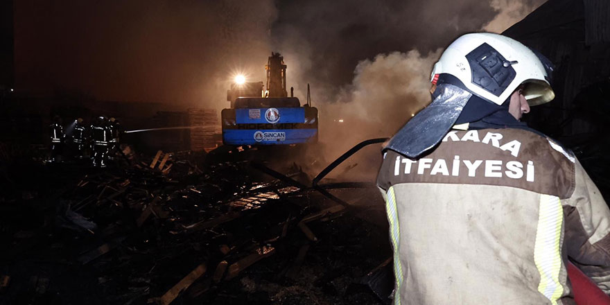 Başkentte palet üretilen iş yerinde çıkan yangın söndürüldü