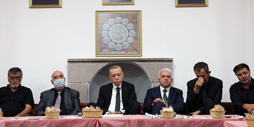 Cumhurbaşkanı Erdoğan Hüseyin Gazi Cemevi'nde Muharrem ayı iftarında konuştu