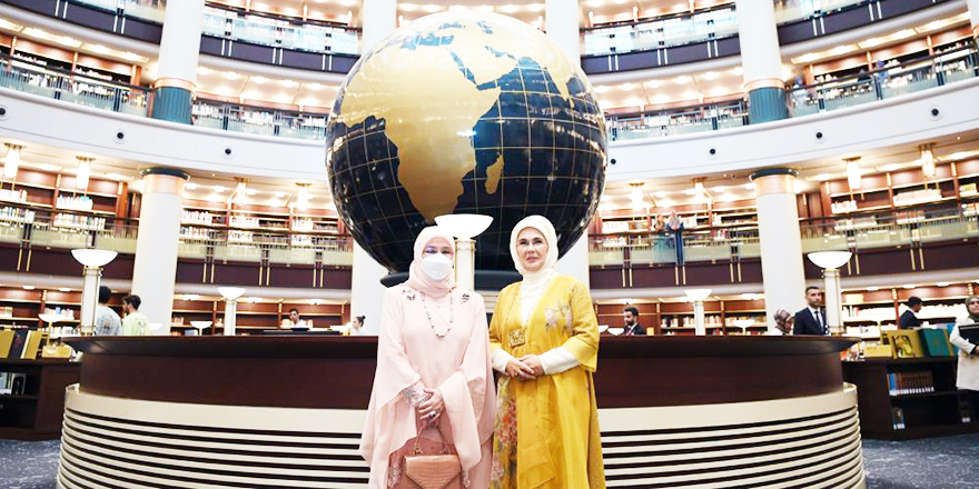 Emine Erdoğan ve Malezya Kraliçesi Azizah’tan Millet Kütüphanesi’ne ziyaret