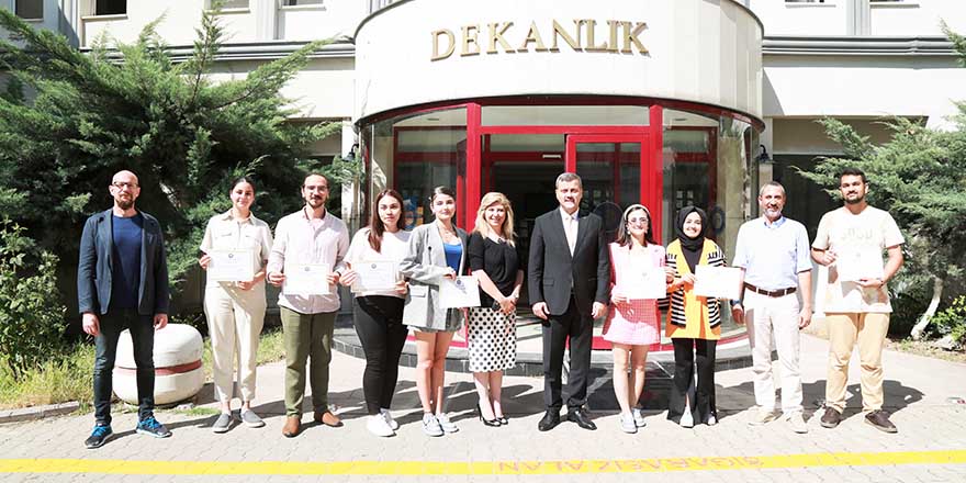 Azerbaycanlı öğrenciler tıp sertifikalarını aldı