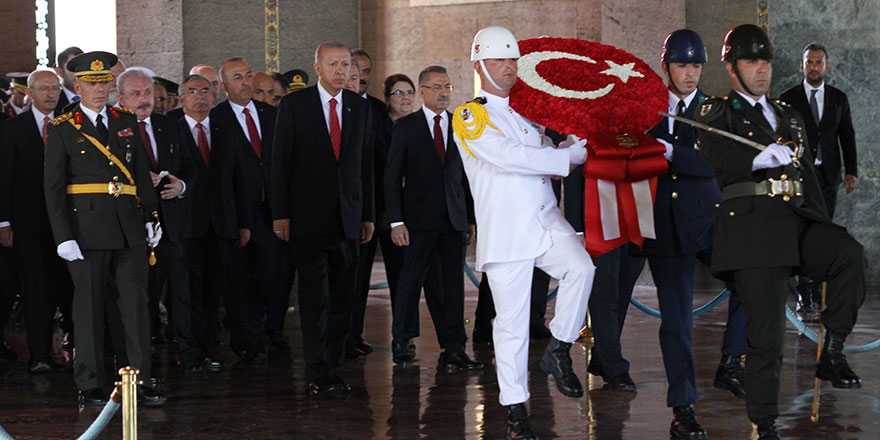 Cumhurbaşkanı Erdoğan, Anıtkabir’de düzenlenen törene katıldı