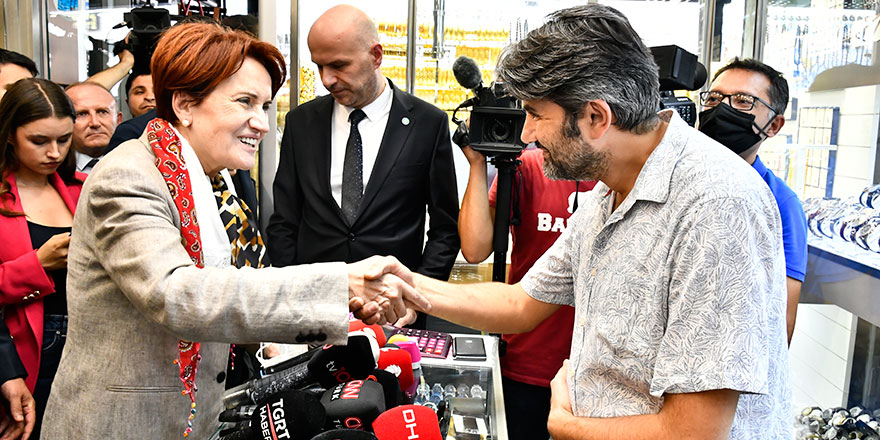 İYİ Parti lideri Akşener Ankara'da esnaf ziyaretinde bulundu