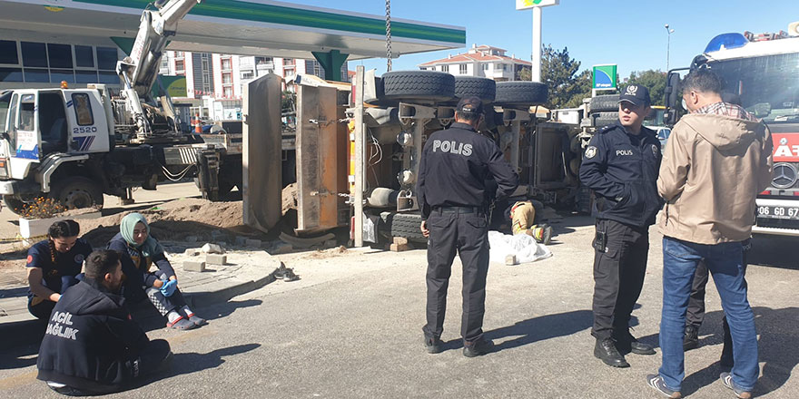 Devrilen kamyonun altında kalan genç kız hayatını kaybetti