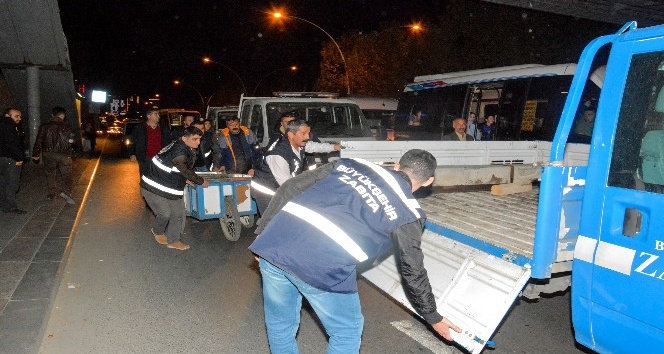 Büyükşehir Zabıtası’ndan seyyar satıcıya izin yok