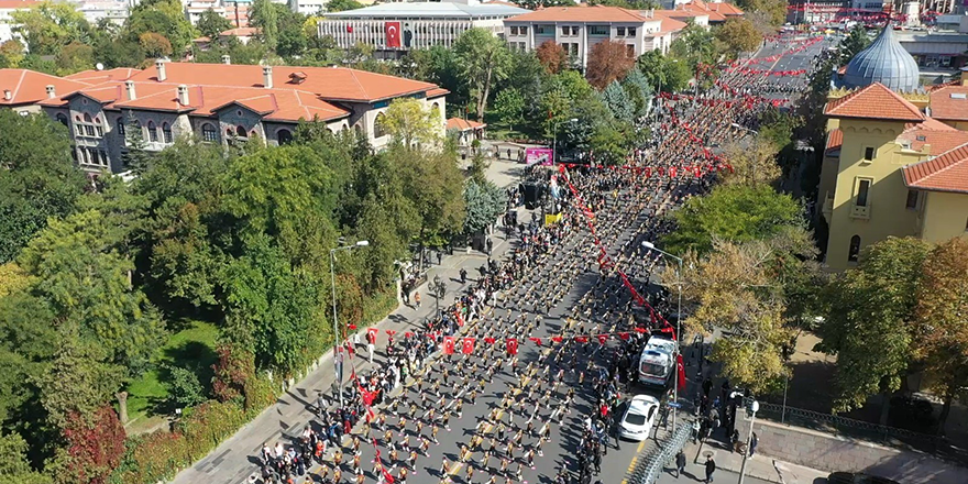 Ankara’nın başkent oluşunun yıldönümünde bin seymenden renkli gösteri