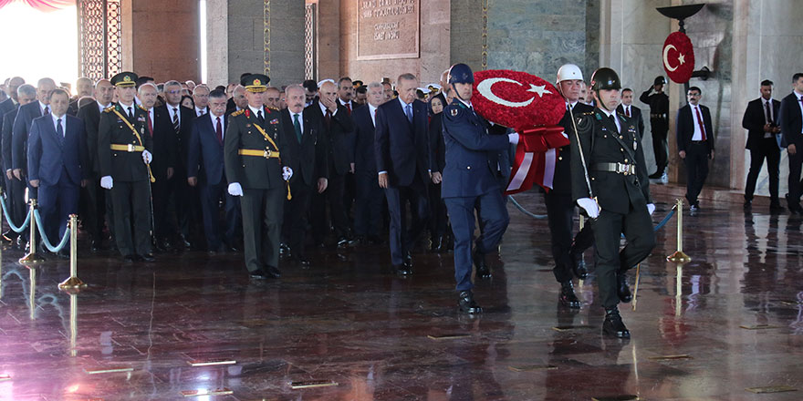 Devlet erkanı Ata’nın huzurunda