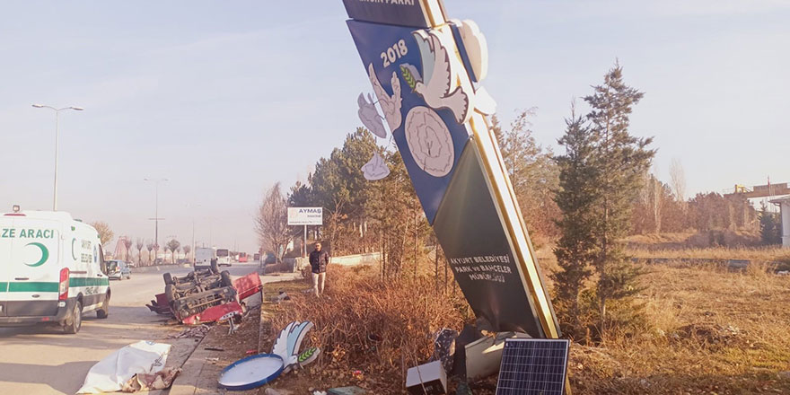 Ankara'da otomobil direğe çarptı: 1 ölü, 3 yaralı